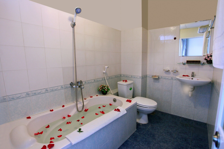 Bathroom 3, Pho Bien Hotel, Nha Trang
