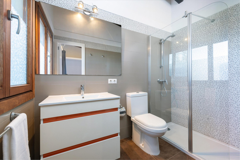 Bathroom 3, Vernisa, Baleares