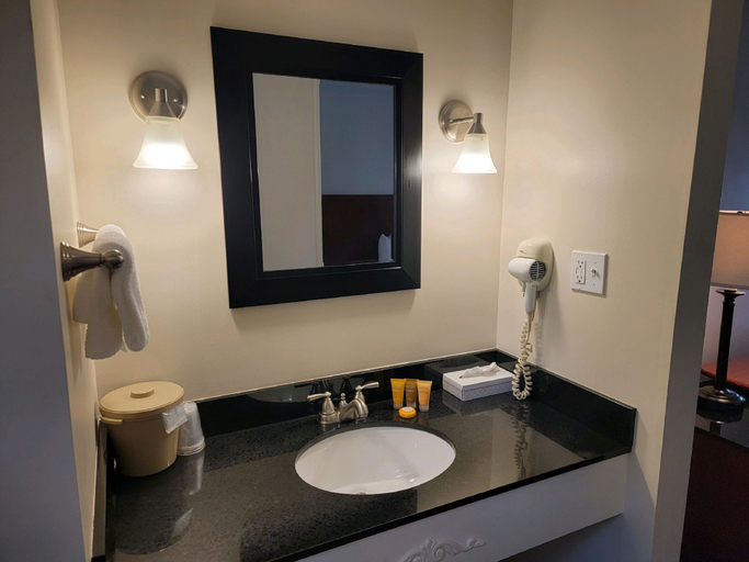 Bathroom 4, Penn Wells Lodge, Tioga