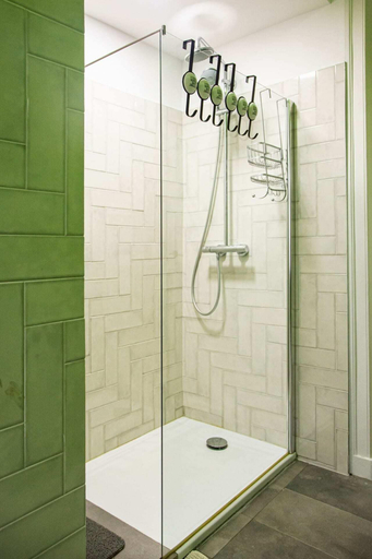 Bathroom 3, Colourful and Tasteful 2bedroom Apartment in Graça, Lisbon