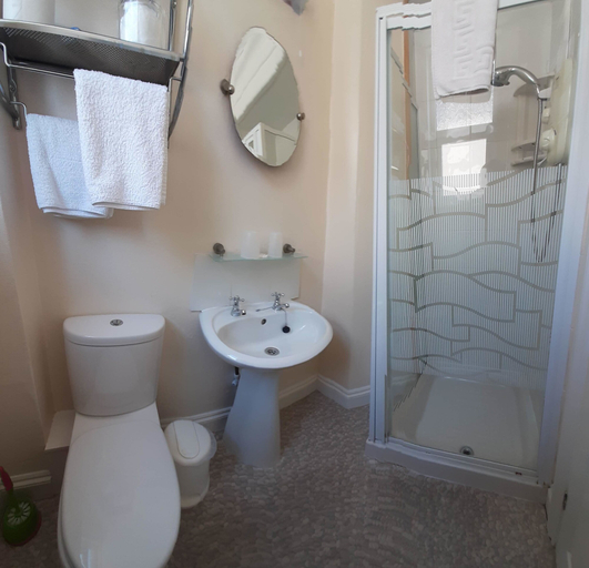 Bathroom 4, The Beaches Family B&B, North Somerset