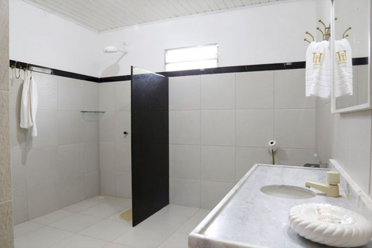 Bathroom 4, Hotel Highlander, Chã Grande