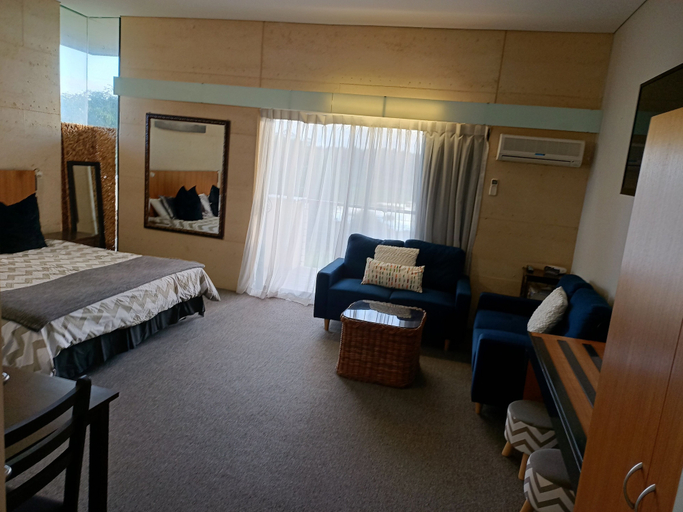 Bedroom 2, Yanchep Inn, Wanneroo