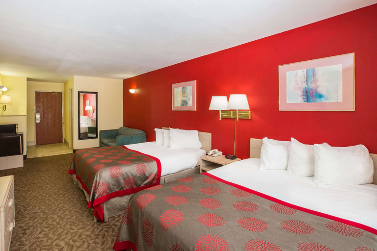 Bedroom 3, Ramada by Wyndham Sioux Falls, Minnehaha