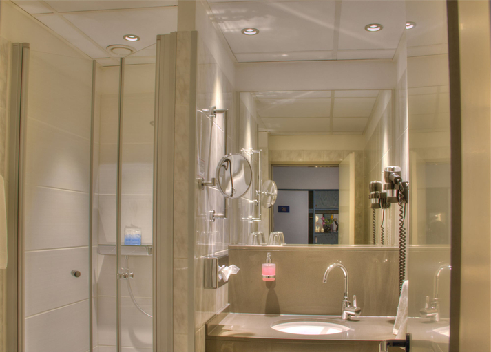 Bathroom 4, Hotel Kreuzer, Pinneberg