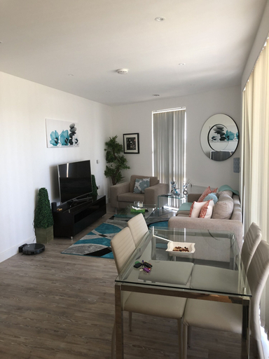 Others 5, Wembley 2 Bedroom Apartment, London