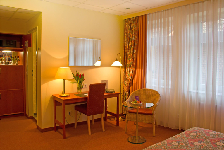 Bedroom 3, Hotel Kreuzer, Pinneberg