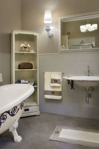 Bathroom 4, Villa Parri, Pistoia