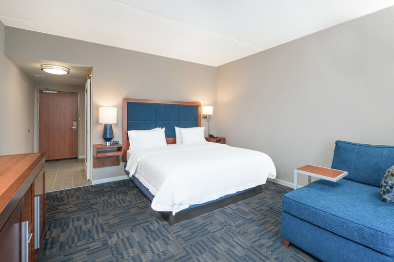 Bedroom 3, Hampton Inn & Suites Newburgh Stewart Airport, Orange