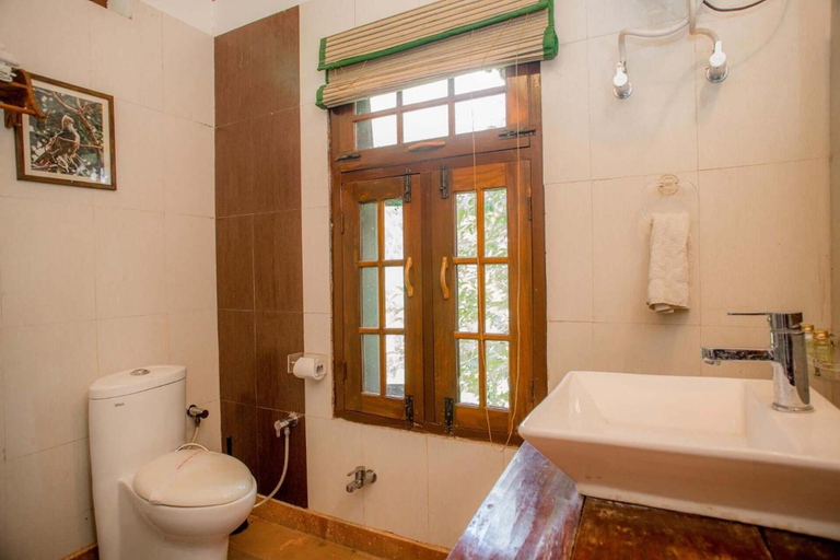 Bathroom 4, The Rangers reserve Jim Corbett, Nainital