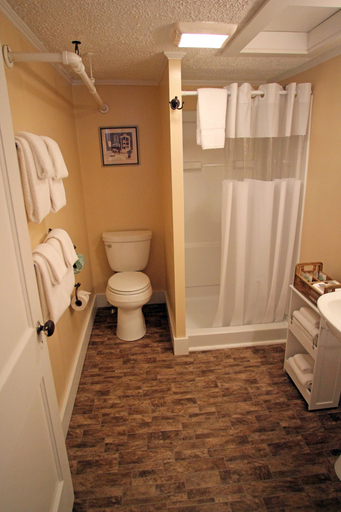 Bathroom 4, The Kennebunk Inn, York