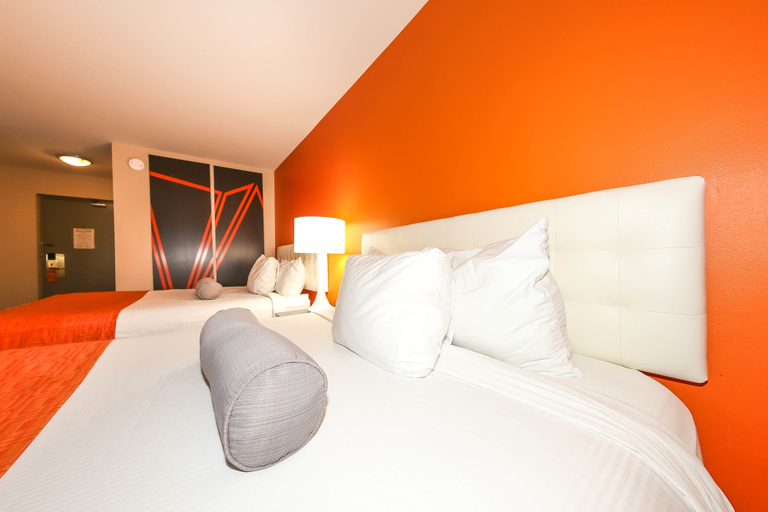 Bedroom 3, Howard Johnson by Wyndham Winnipeg West, Division No. 11