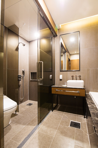 Bathroom 5, Brown Dot Busan Station Sky Garden, Dong