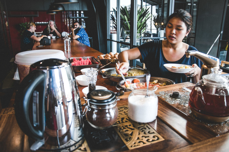 Food & Drinks