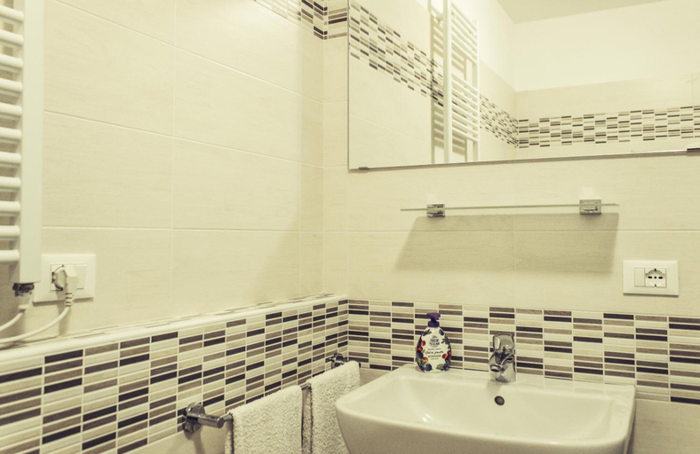 Bathroom 4, Airport Venice Diego 2, Venezia