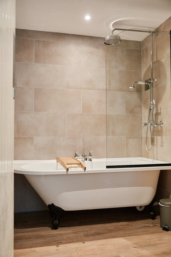 Bathroom 3, The Bucks Head, Hampshire