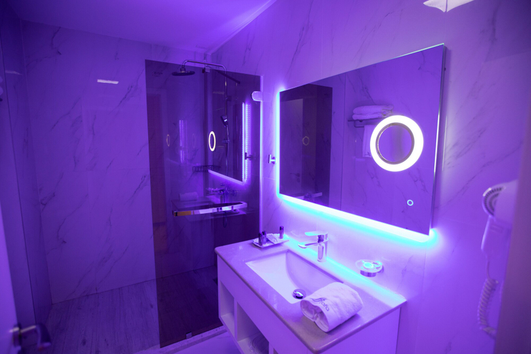 Bathroom 4, Grand Blue FAFA Resort & Spa, Durrësit