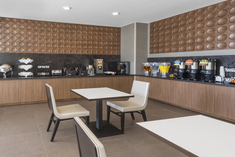 Food & Drinks 5, Wingate by Wyndham Loveland, Larimer