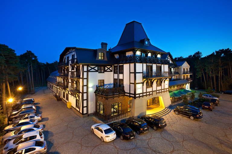 Exterior & Views