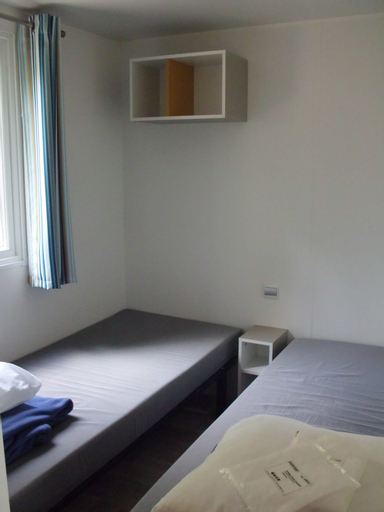 Bedroom 4, Camping de Saulieu, Côte-d'Or