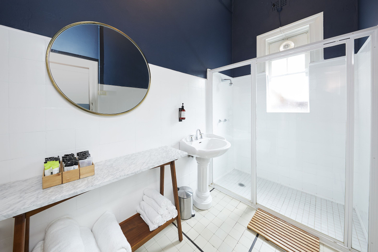 Bedroom 4, Bridgeview Hotel Willoughby, Sydney