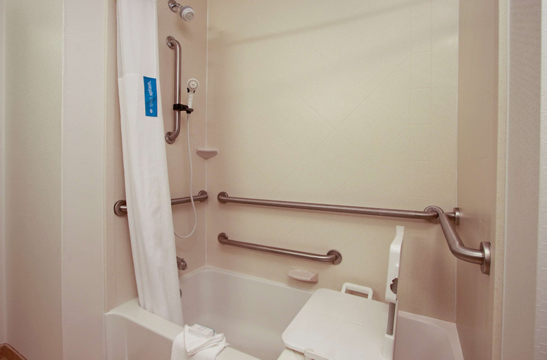 Bathroom 4, Hampton Inn Winfield, Marion