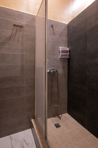 Bathroom 5, Hotel Toulousain, Marrakech