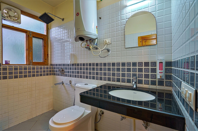 Bathroom 3, Balvenie Cottage by Dumnu Homes, Kullu