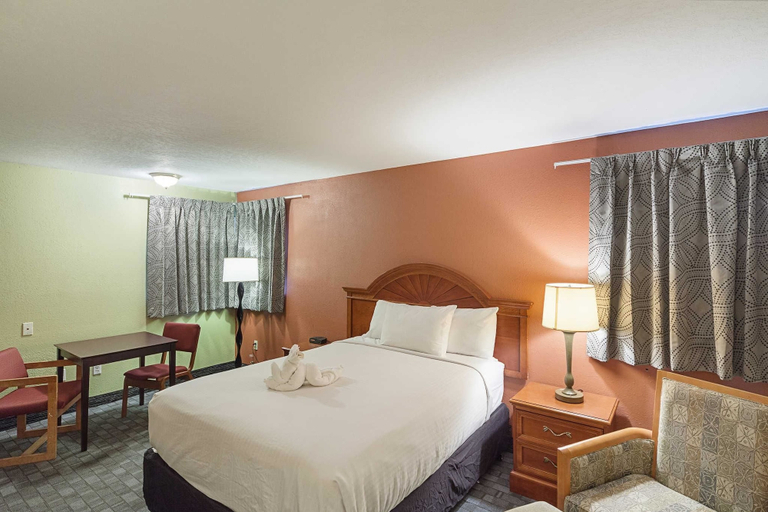 Bedroom 3, Rodeway Inn Wauseon, Fulton