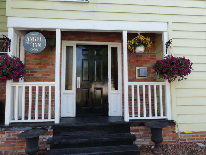 Exterior & Views 2, The Olde Angel Inn, Niagara