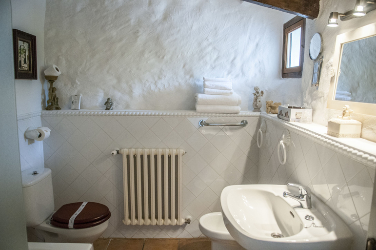 Bathroom 4, Hotel Rural Biniarroca - Adults Only, Baleares