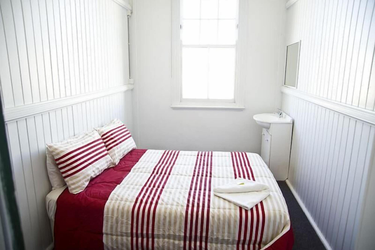 Bedroom 4, Queens Arms Hotel, Roma