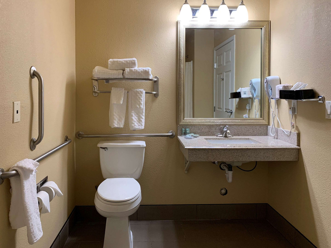 Bathroom 4, Comfort Inn Saint Paul East, Washington