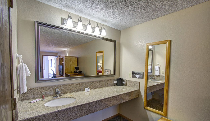 Bathroom 4, Super 8 by Wyndham Florence OR, Lane