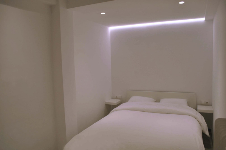 Room 5, Olala One Apartment, Attica