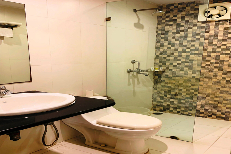 Bathroom 5, Ambassador Hotel, Ajmer