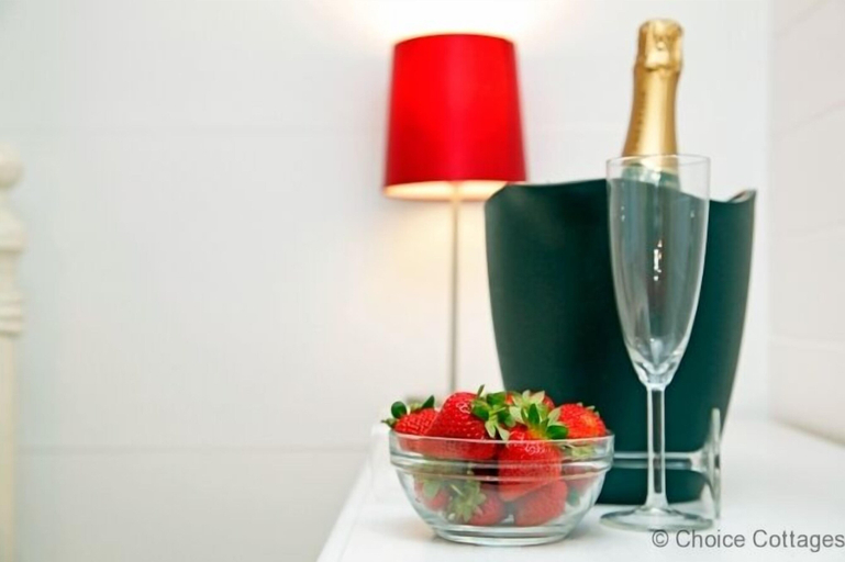 Food & Drinks, Croyde Windswept 1 Bedroom, Devon