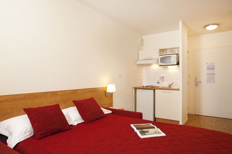 Bedroom 2, Séjours & Affaires Rennes Villa Camilla, Ille-et-Vilaine