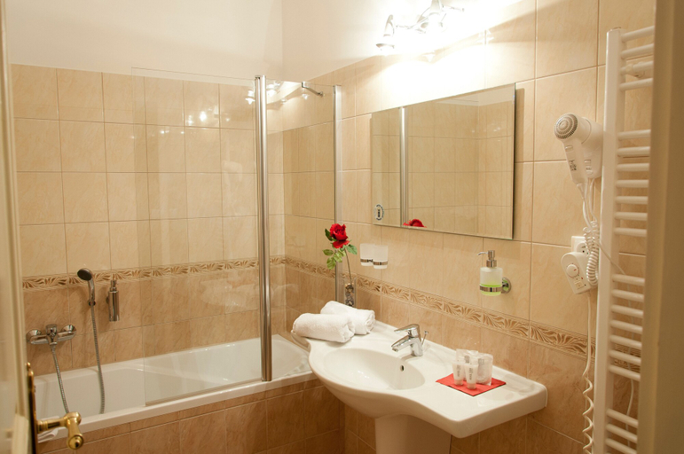 Bathroom 4, Hotel Heluan, Karlovy Vary