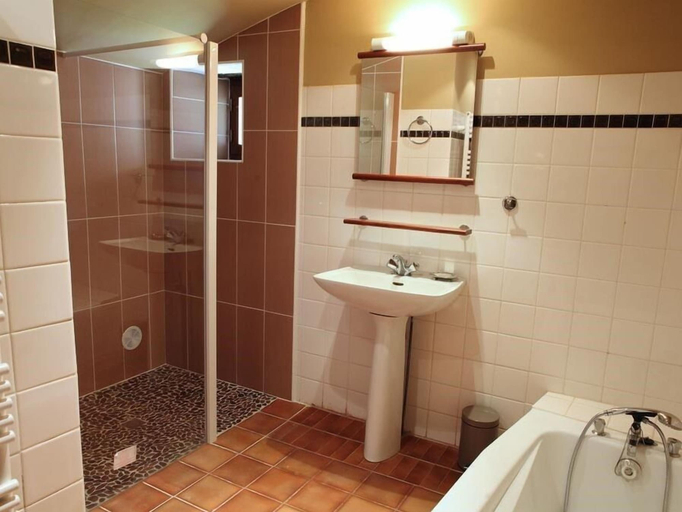 Bathroom 5, Chambre D'hôtes La Rossillonie, Dordogne