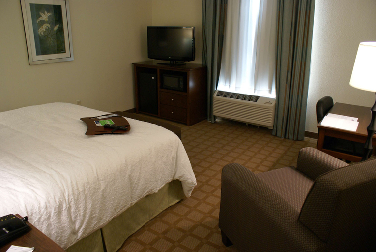 Bedroom 3, Hampton Inn & Suites Center, Shelby