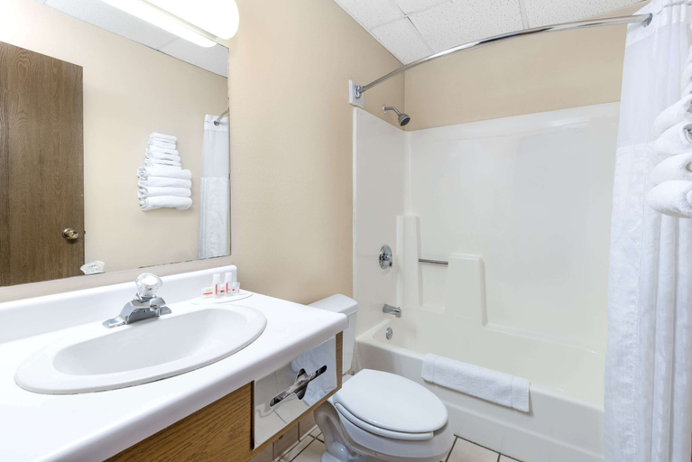 Bathroom 4, Super 8 by Wyndham Chamberlain SD, Brule