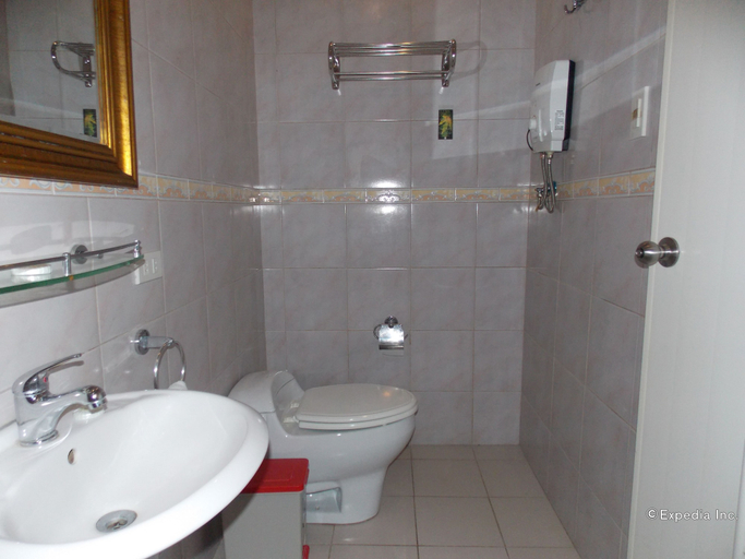 Bathroom 4, Bearland Paradise Resort, Tigbauan