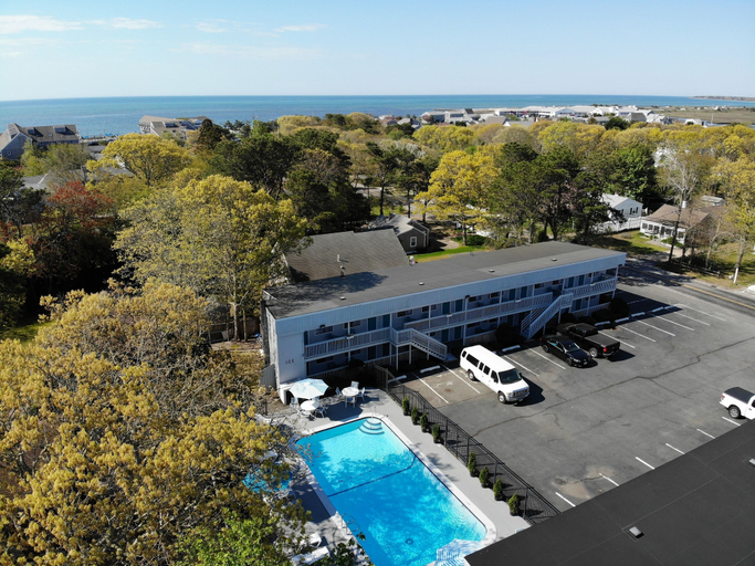 Exterior & Views 2, Ocean Breeze Motel, Barnstable