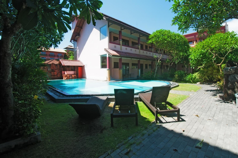 Exterior & Views 23