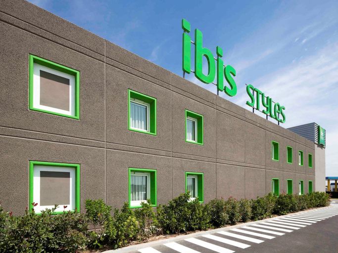 Exterior & Views 2, ibis Styles Lleida Torrefarrera, Lleida
