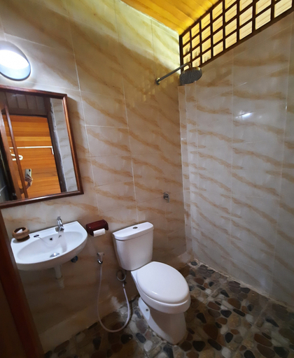 Bathroom 4, HOTEL BESAR BULAN BARU, Lombok