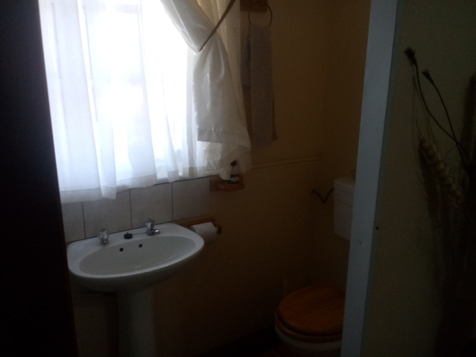 Bathroom 3, Oasis Country Lodge, West Coast