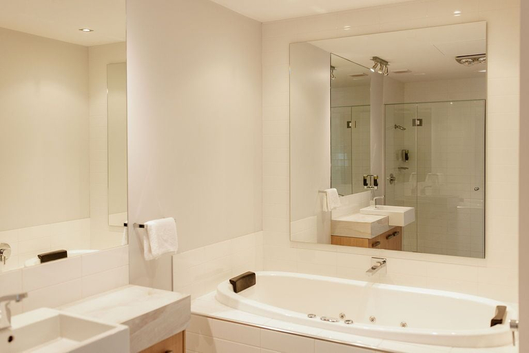Bathroom 5, Tindarra Resort, Murray
