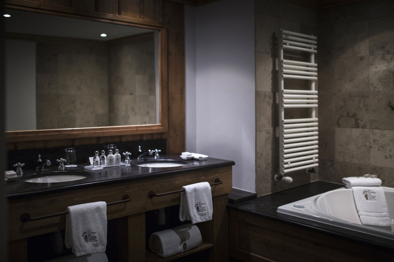 Bathroom 4, Hôtel Barmes de L'Ours, Savoie